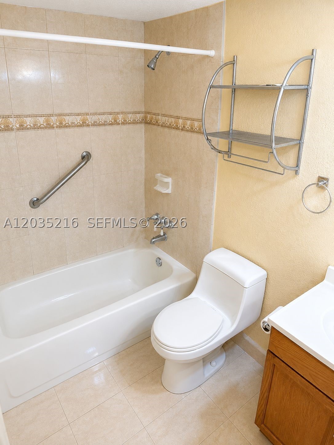 19201 Collins Ave 527 Property Photo 8