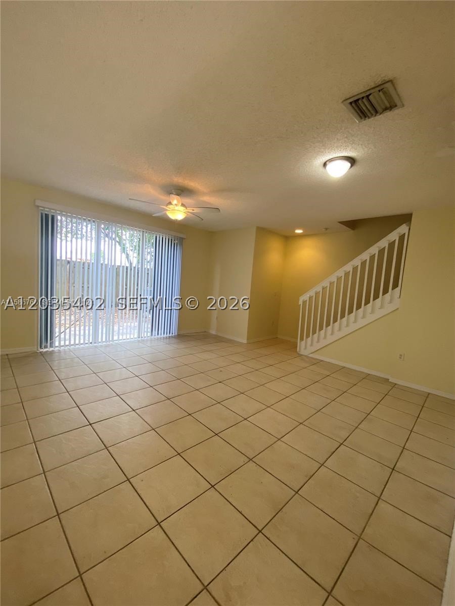 959 Ne 42nd Pl 959 Property Photo 2
