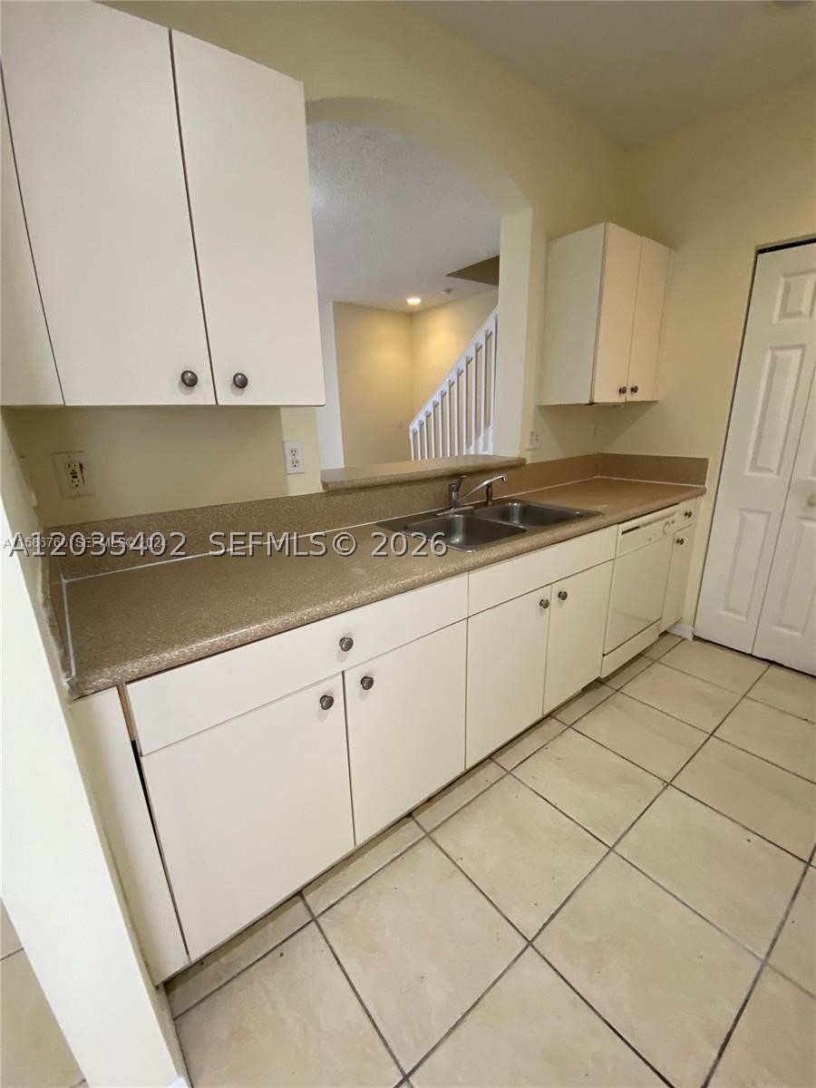 959 Ne 42nd Pl 959 Property Photo 3