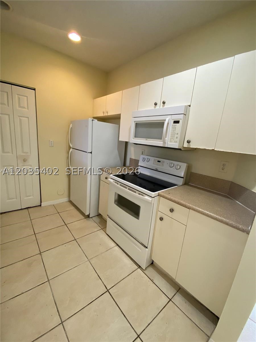 959 Ne 42nd Pl 959 Property Photo 4
