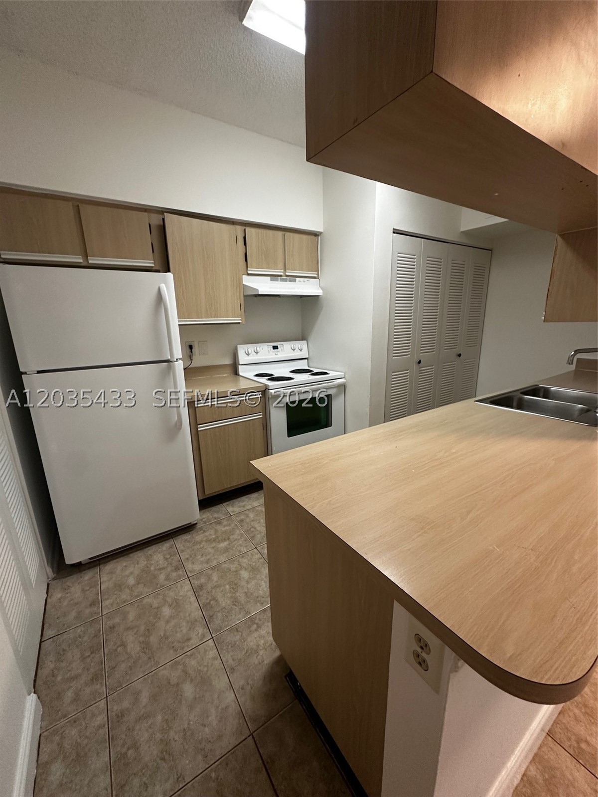 18356 NW 68th Ave K Property Photo 1
