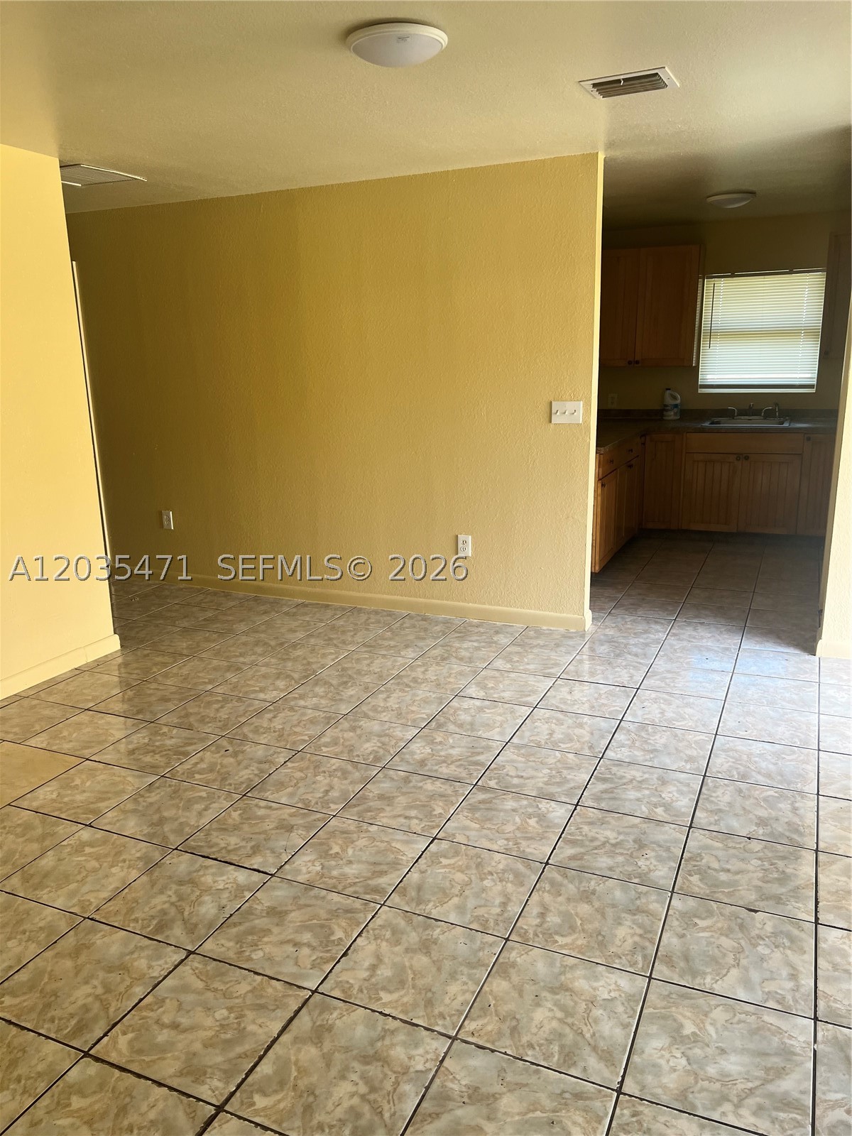2111 Nw 100th St B Property Photo 4