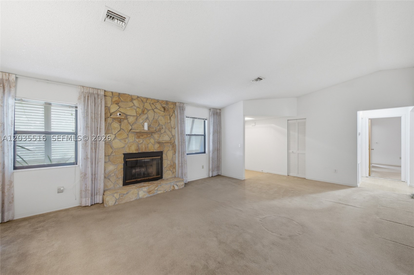642 Nobles St Property Photo 4