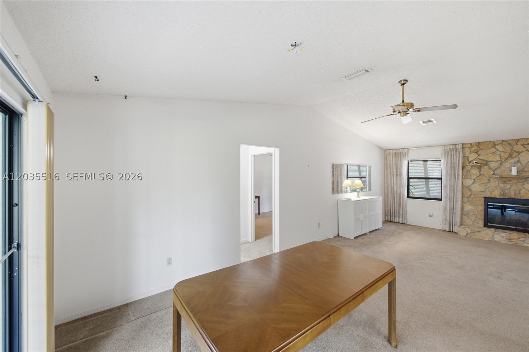 642 Nobles St Property Photo 6