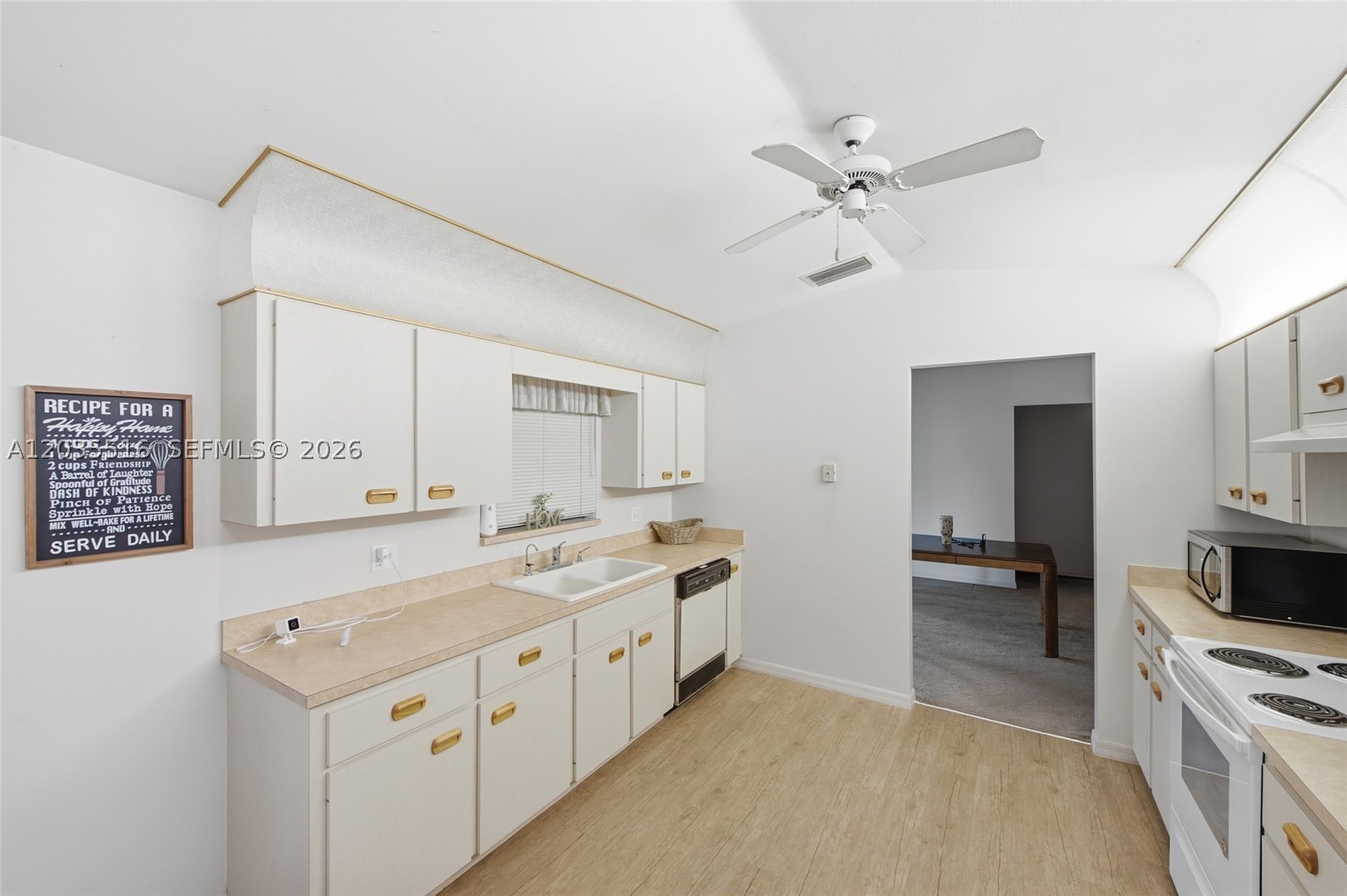 642 Nobles St Property Photo 10