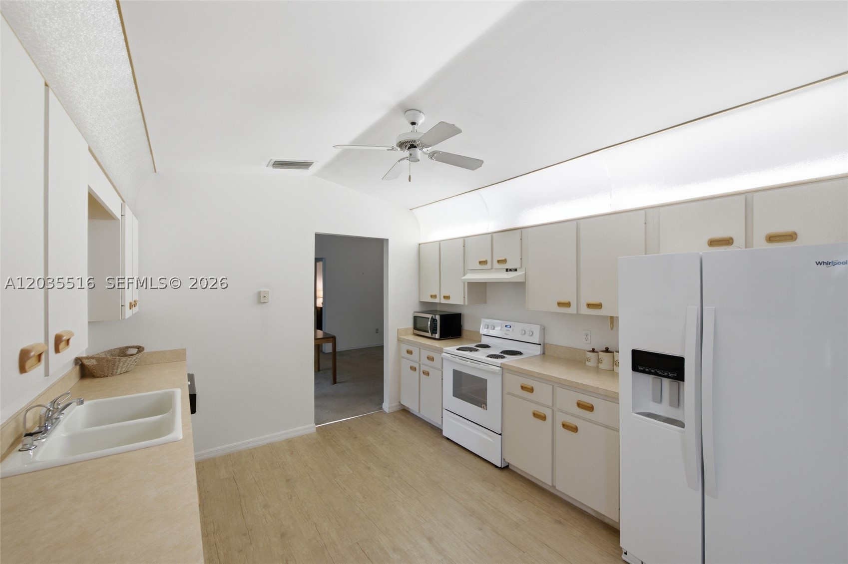 642 Nobles St Property Photo 11
