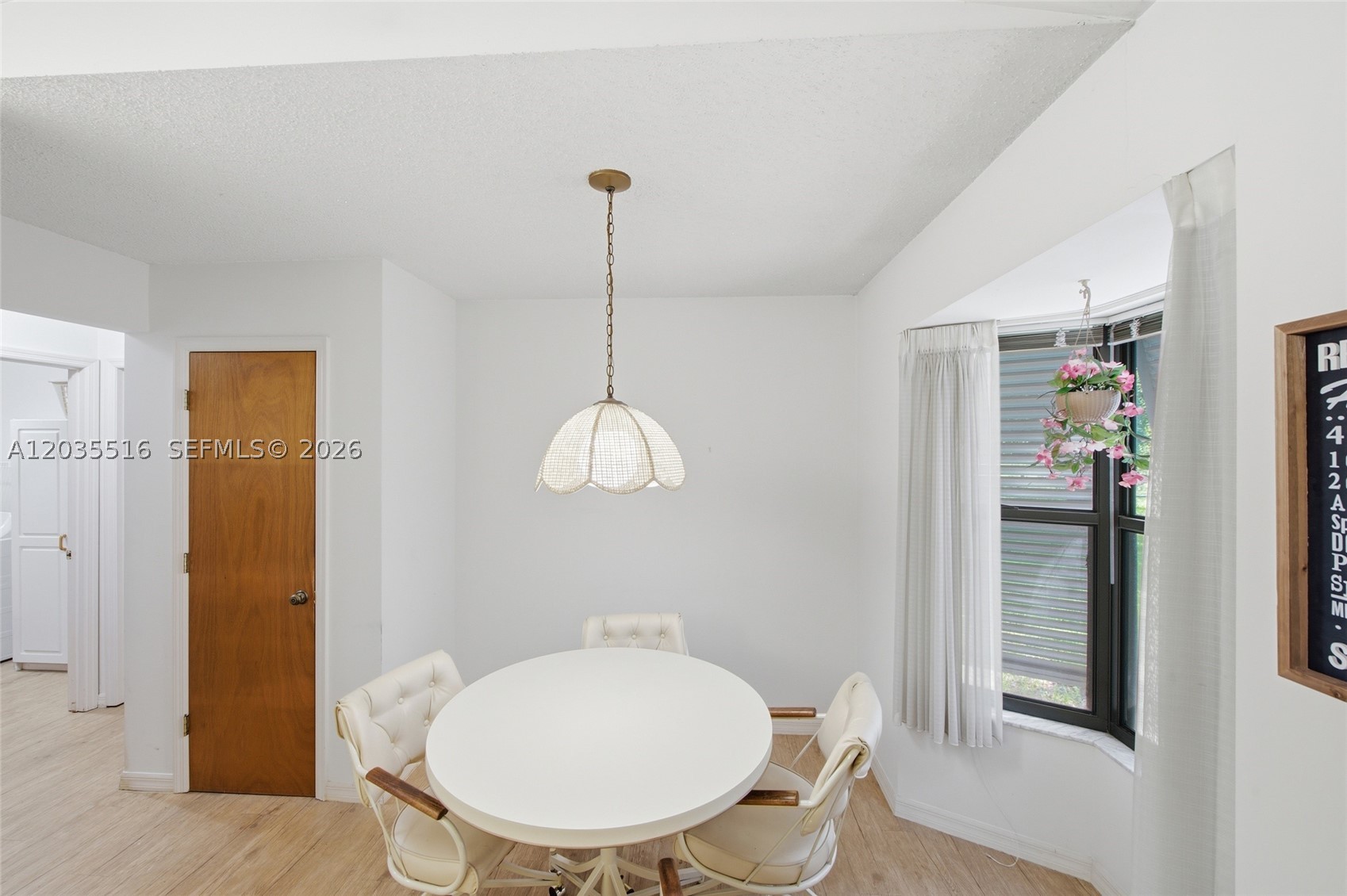 642 Nobles St Property Photo 14