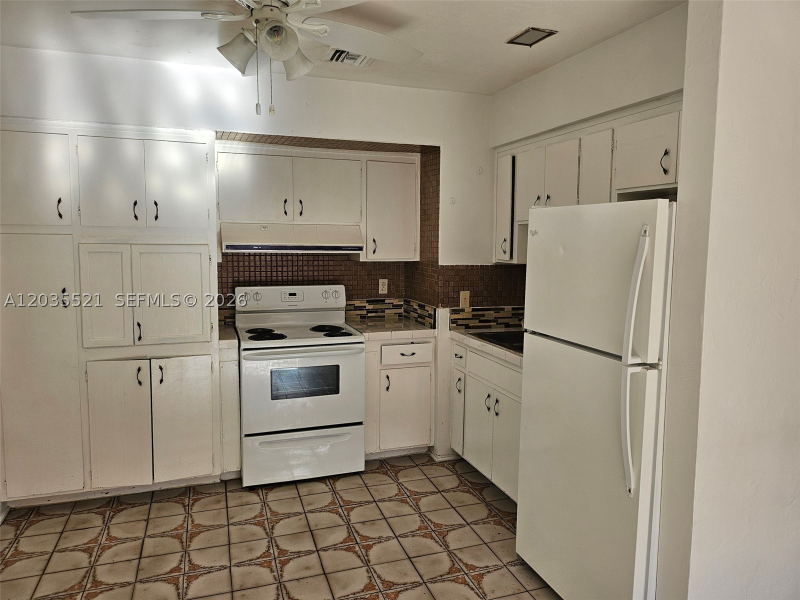 709 NE 4th Ct 6 Property Photo 1