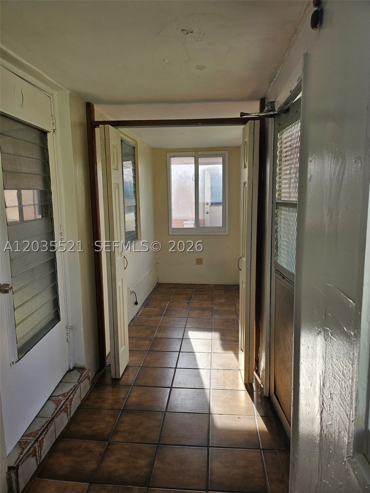 709 Ne 4th Ct 6 Property Photo 2