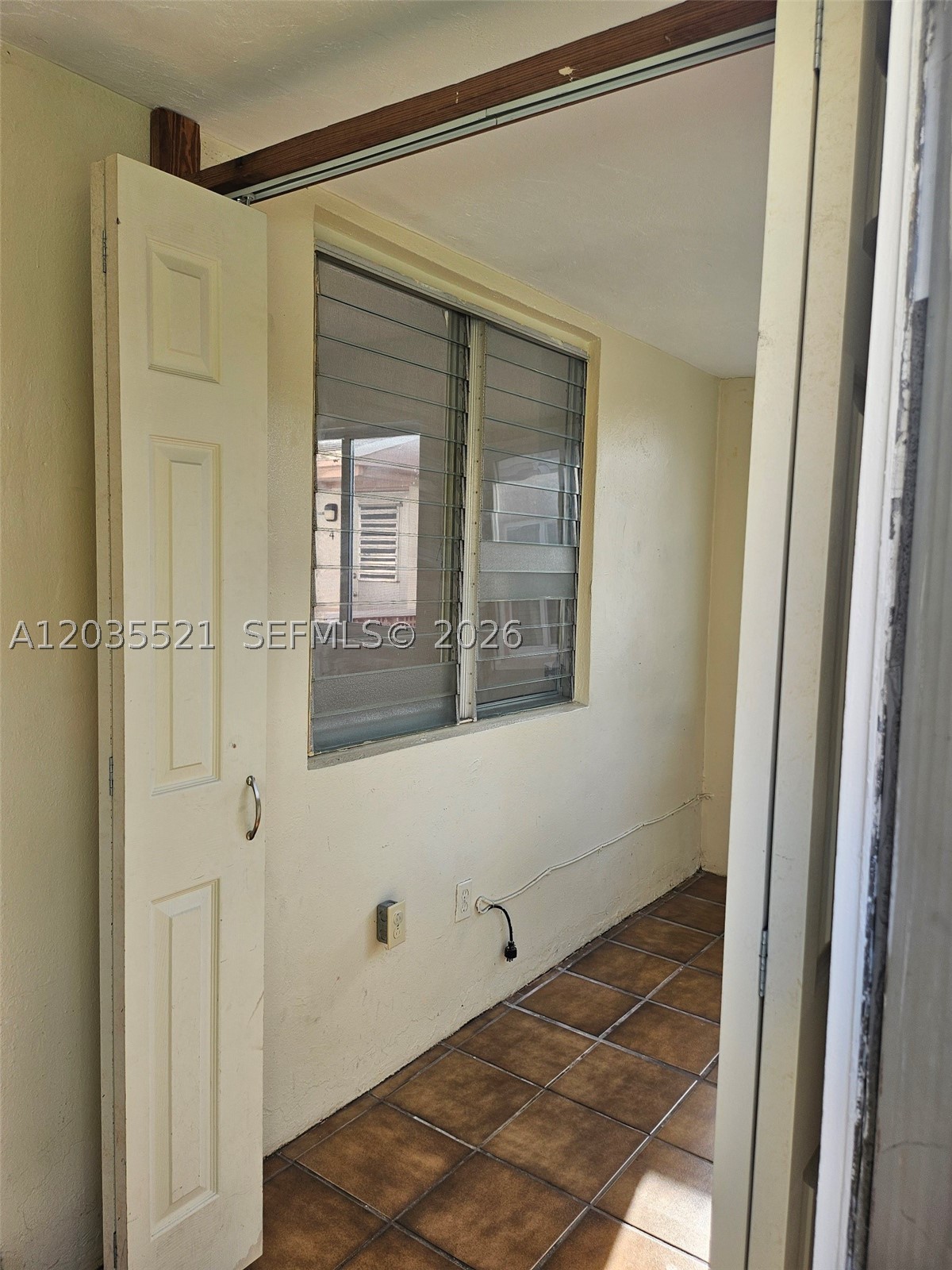 709 Ne 4th Ct 6 Property Photo 3