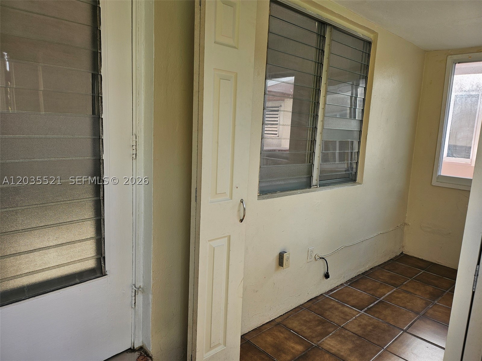 709 Ne 4th Ct 6 Property Photo 4