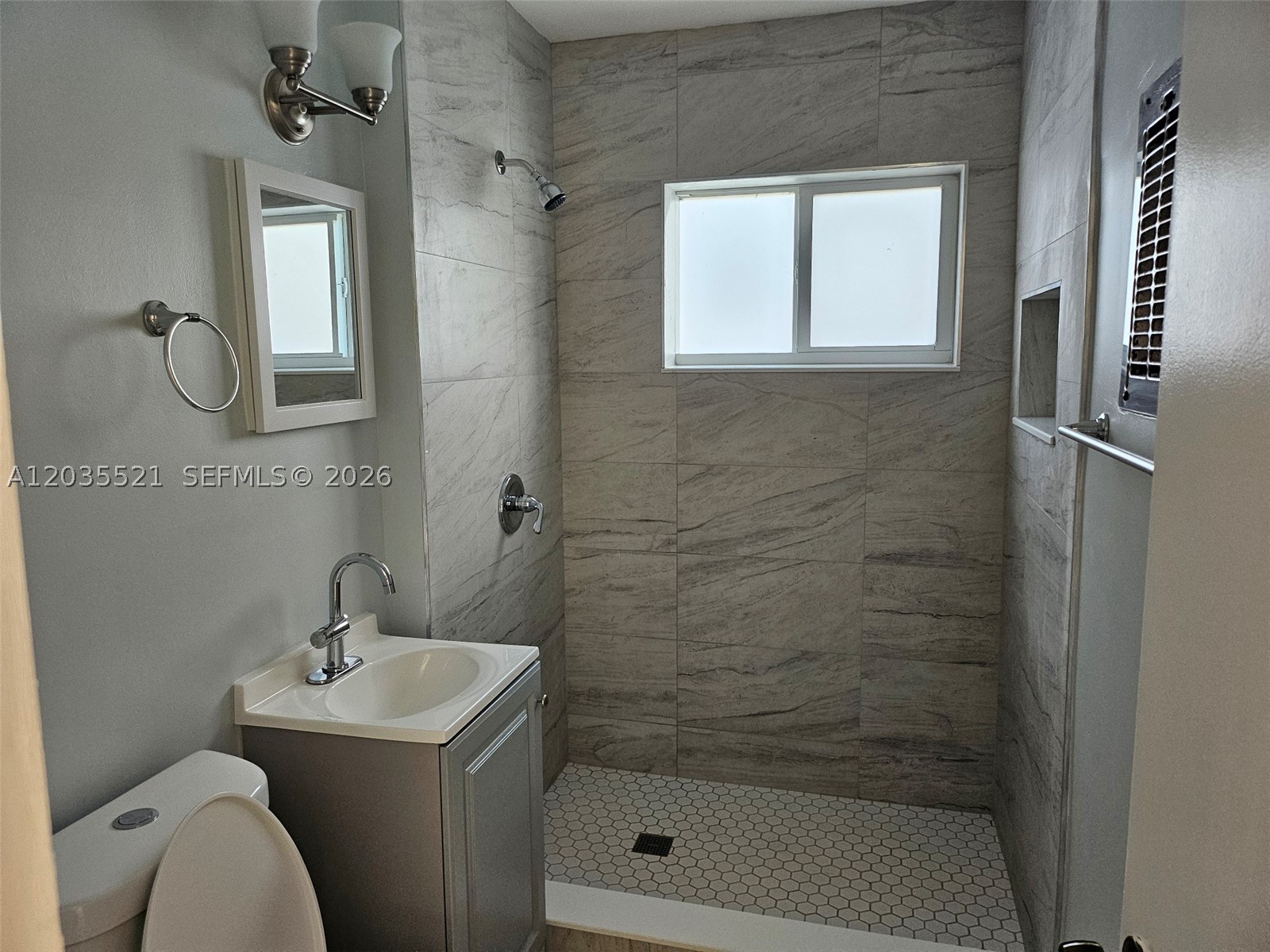 709 Ne 4th Ct 6 Property Photo 21