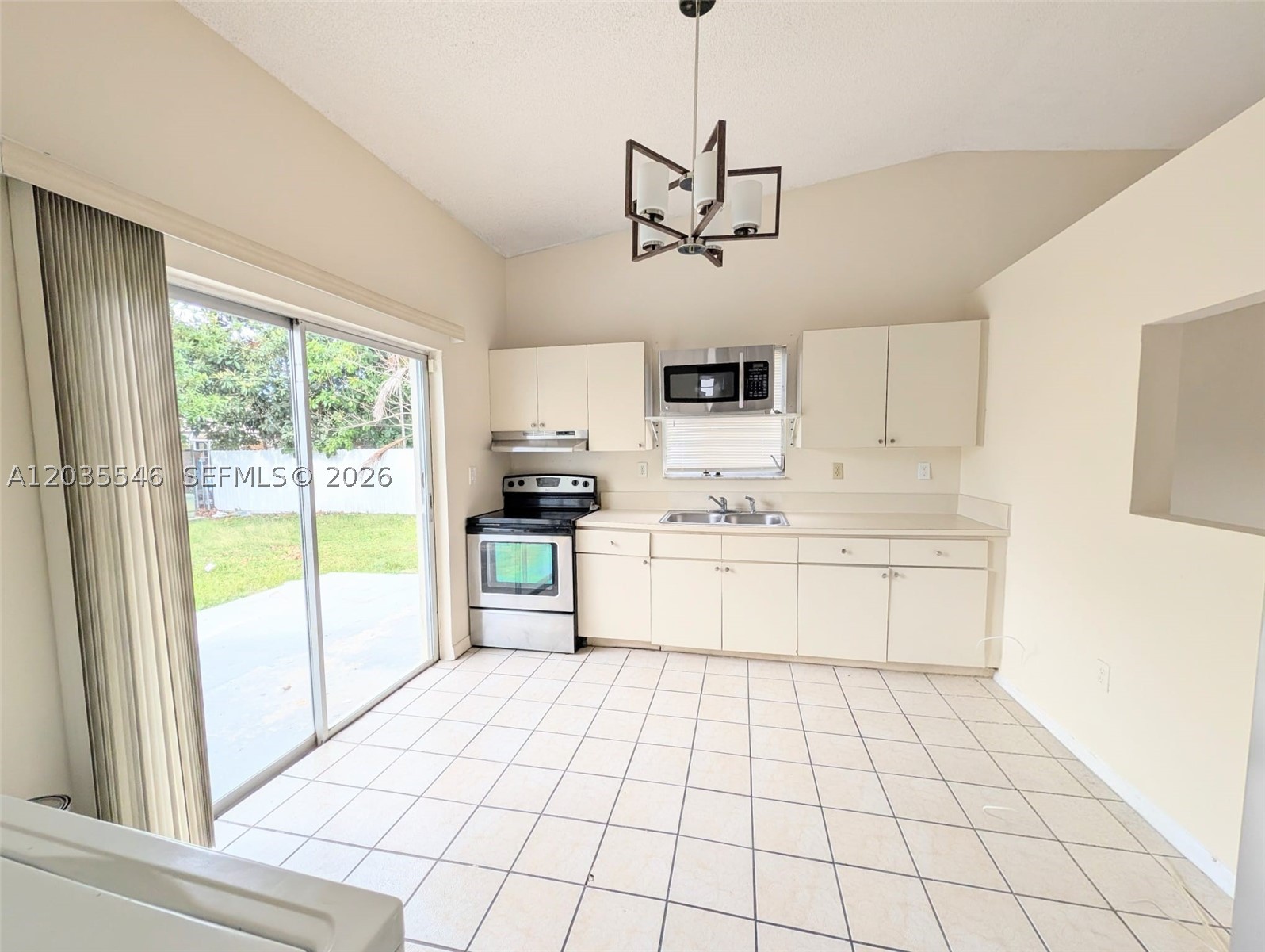 15945 Sw 304th St . Property Photo 4