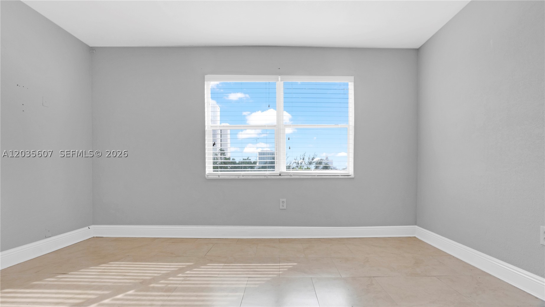 7925 Carlyle Ave 403 Property Photo 6