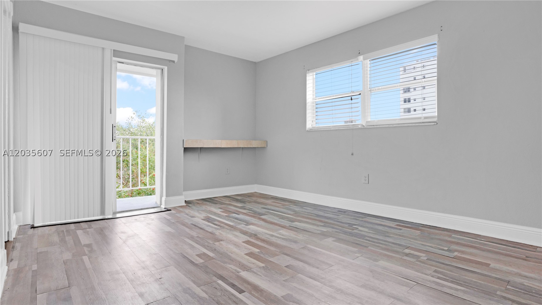 7925 Carlyle Ave 403 Property Photo 17