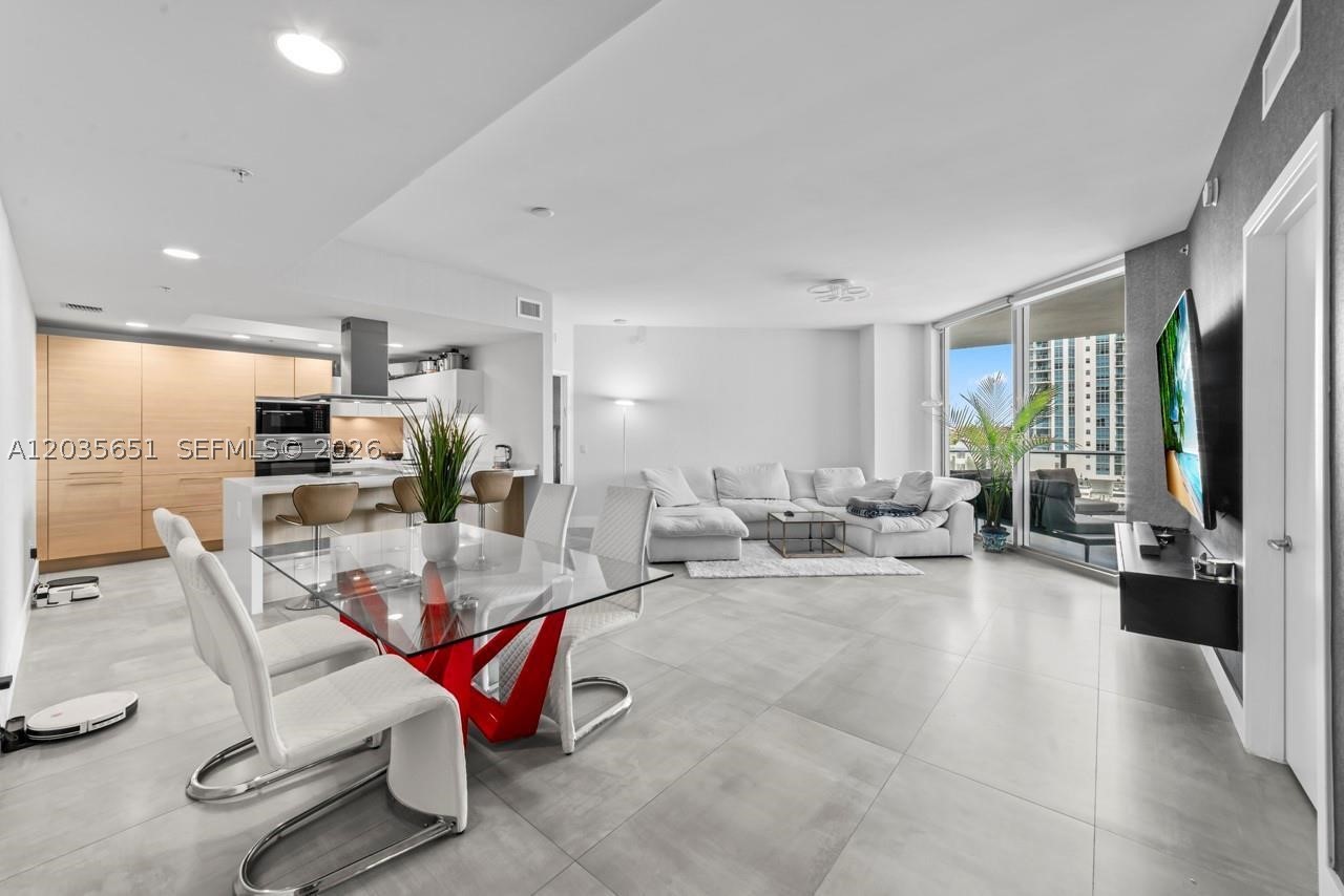 17111 Biscayne Blvd 503 Property Photo 2