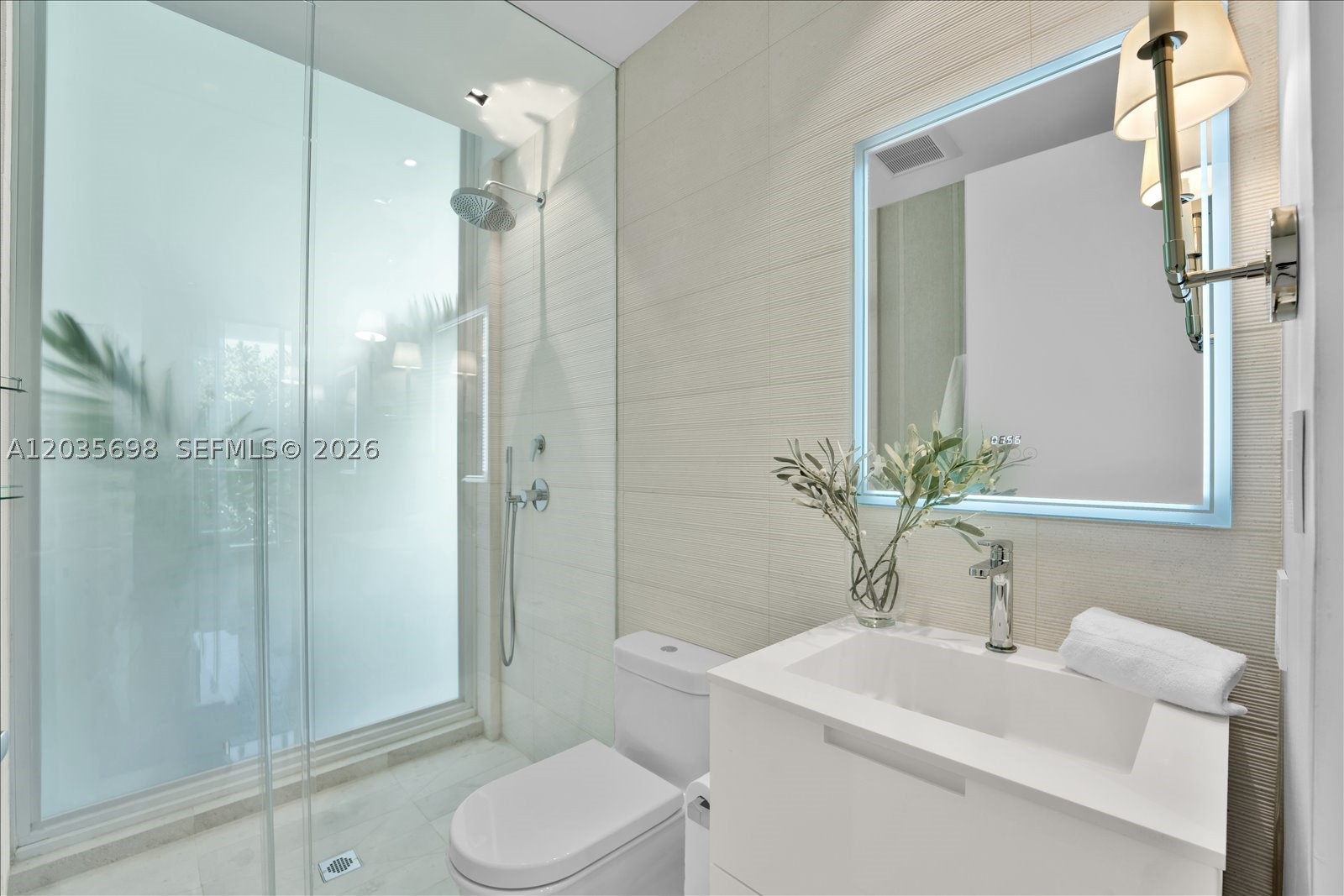 810 W 47 Ct Property Photo 24