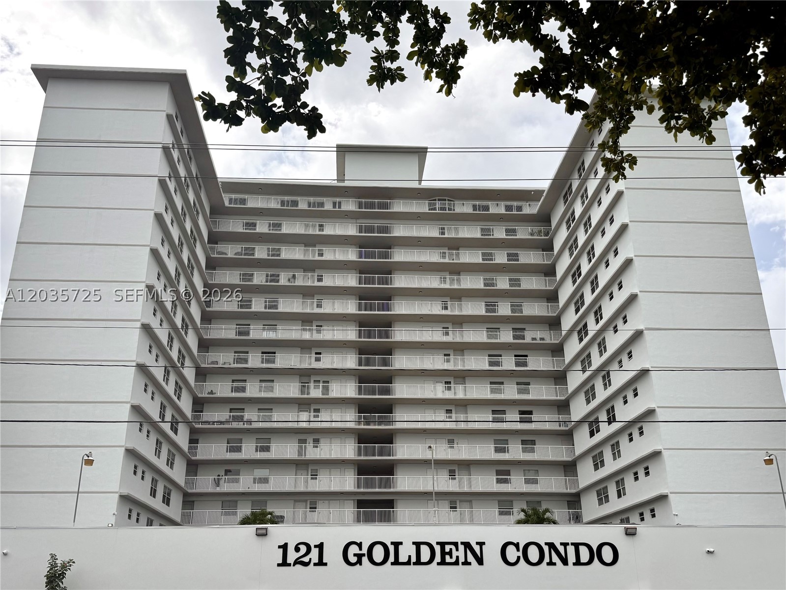 121 Golden Isles Dr 904 Property Photo 3