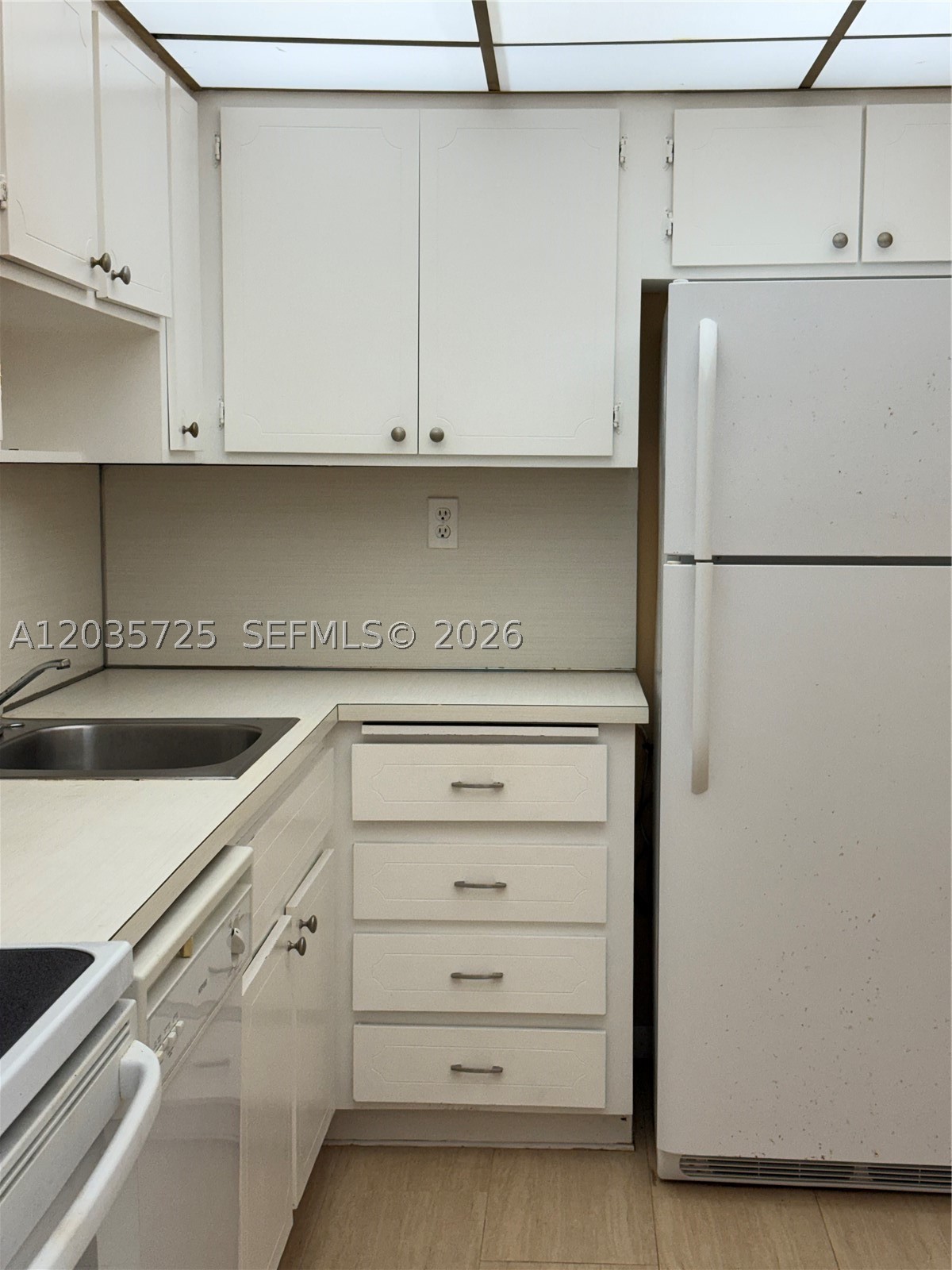 121 Golden Isles Dr 904 Property Photo 8