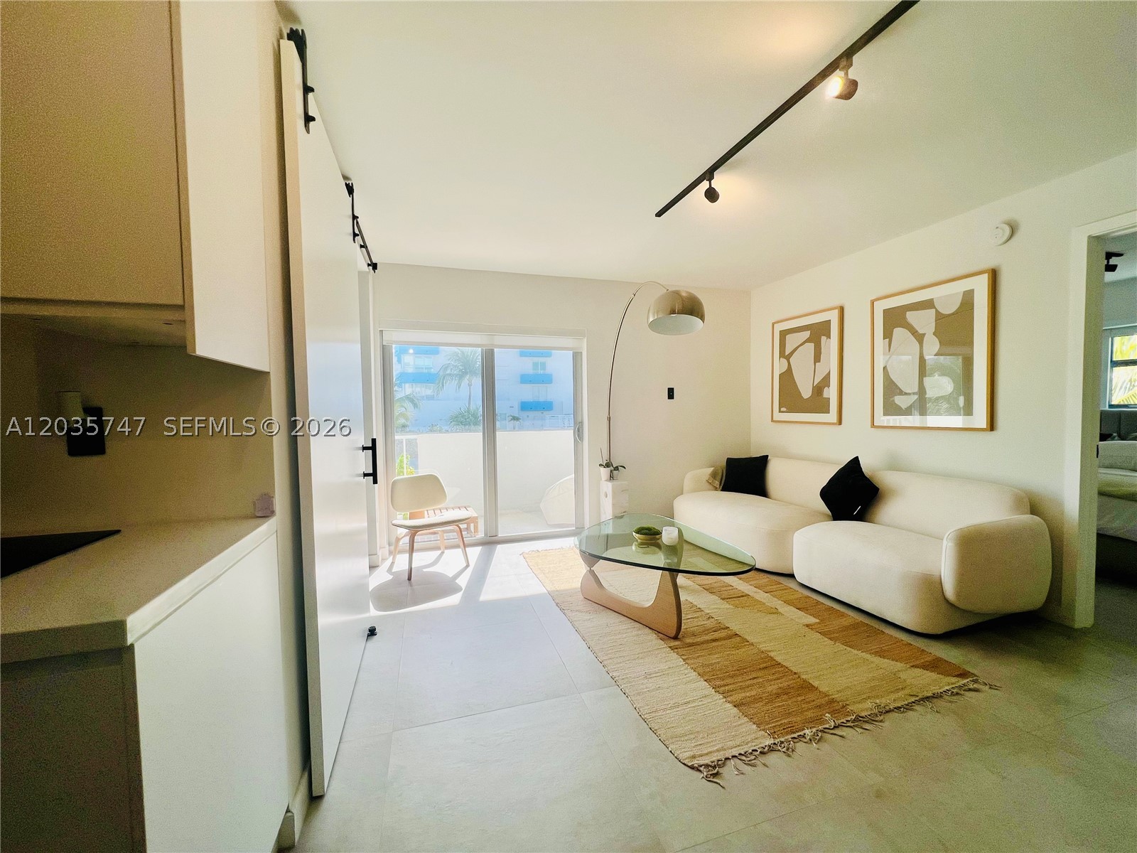 240 Collins Ave 4a Property Photo 2
