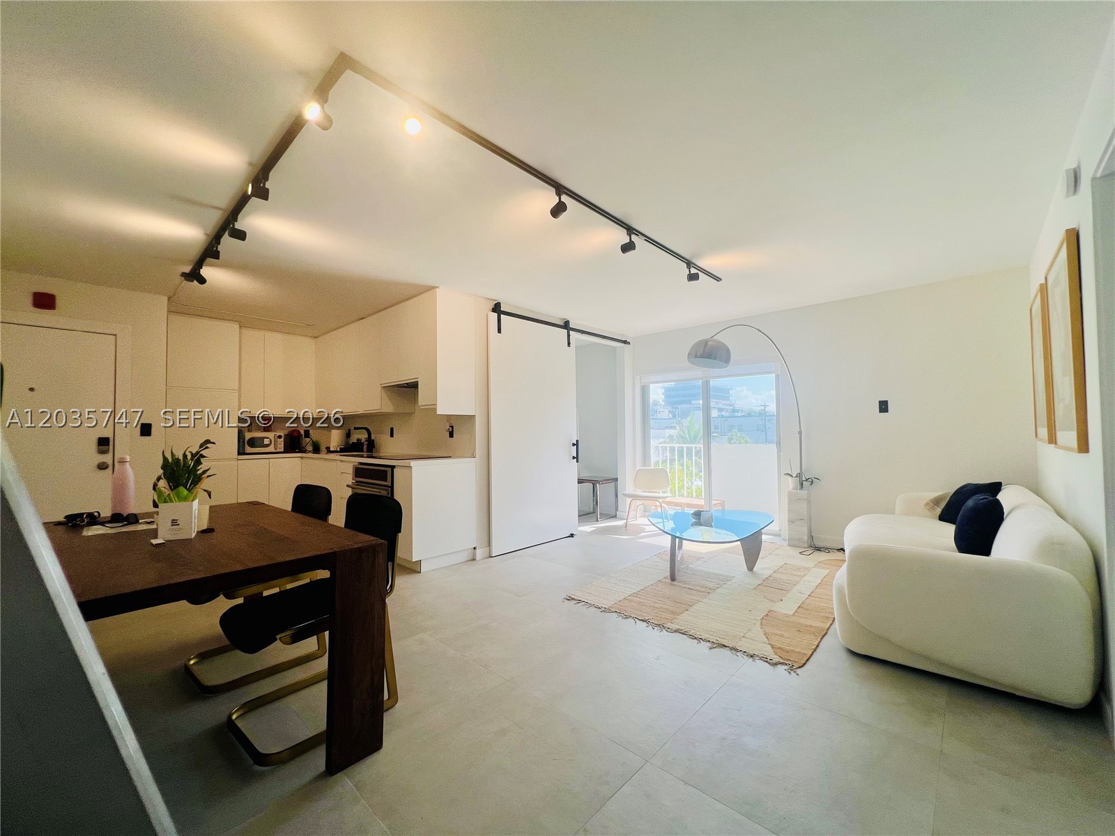 240 Collins Ave 4a Property Photo 3