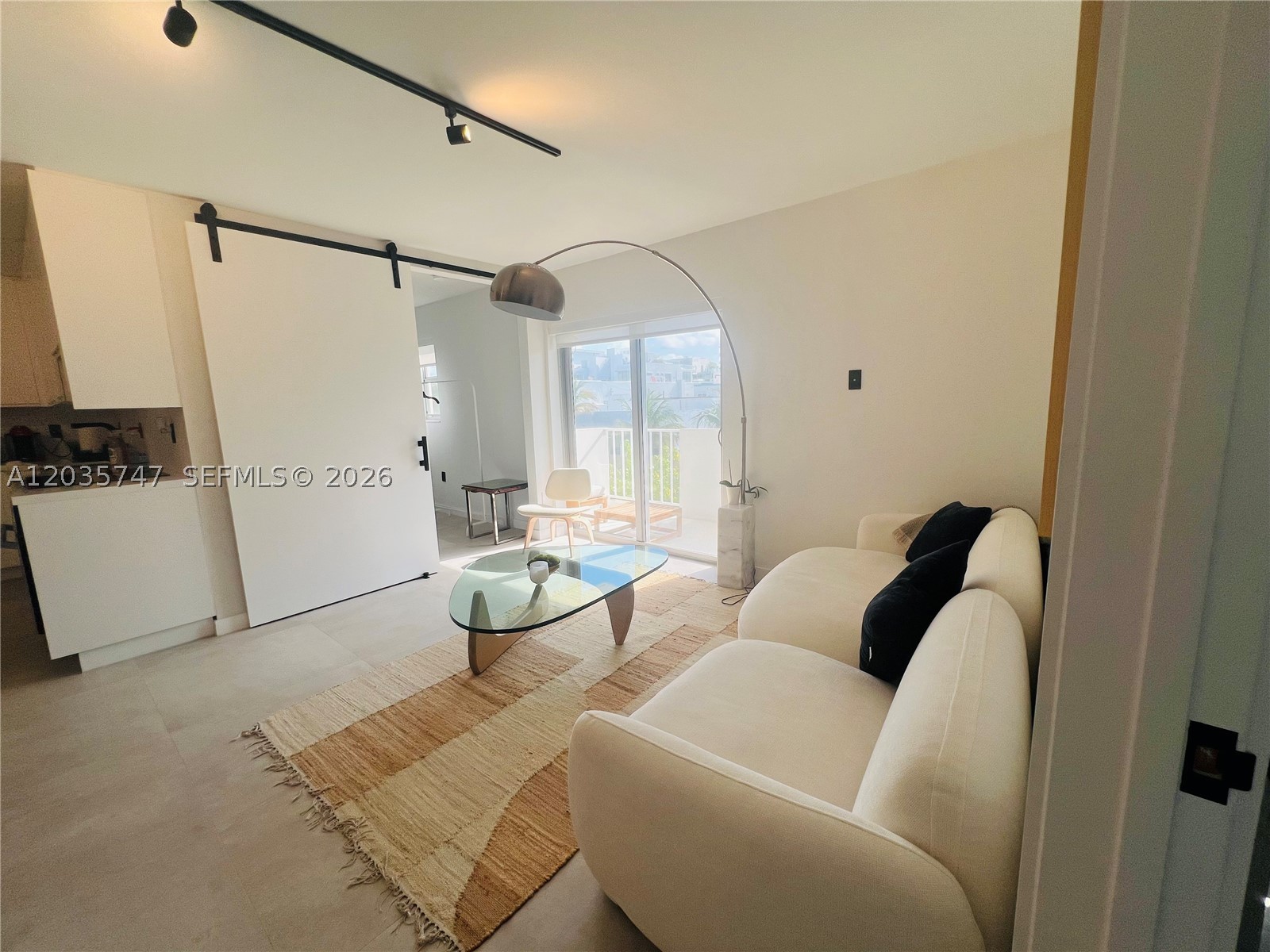 240 Collins Ave 4a Property Photo 4