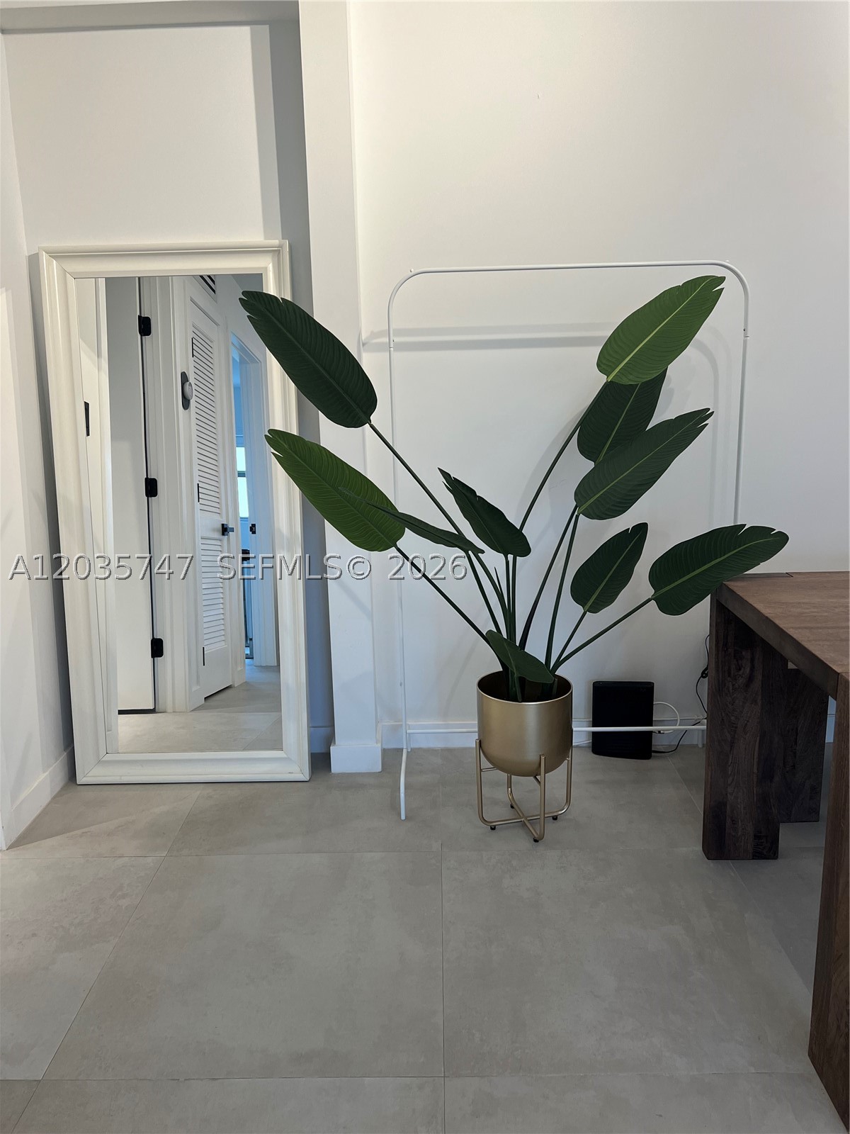 240 Collins Ave 4a Property Photo 5