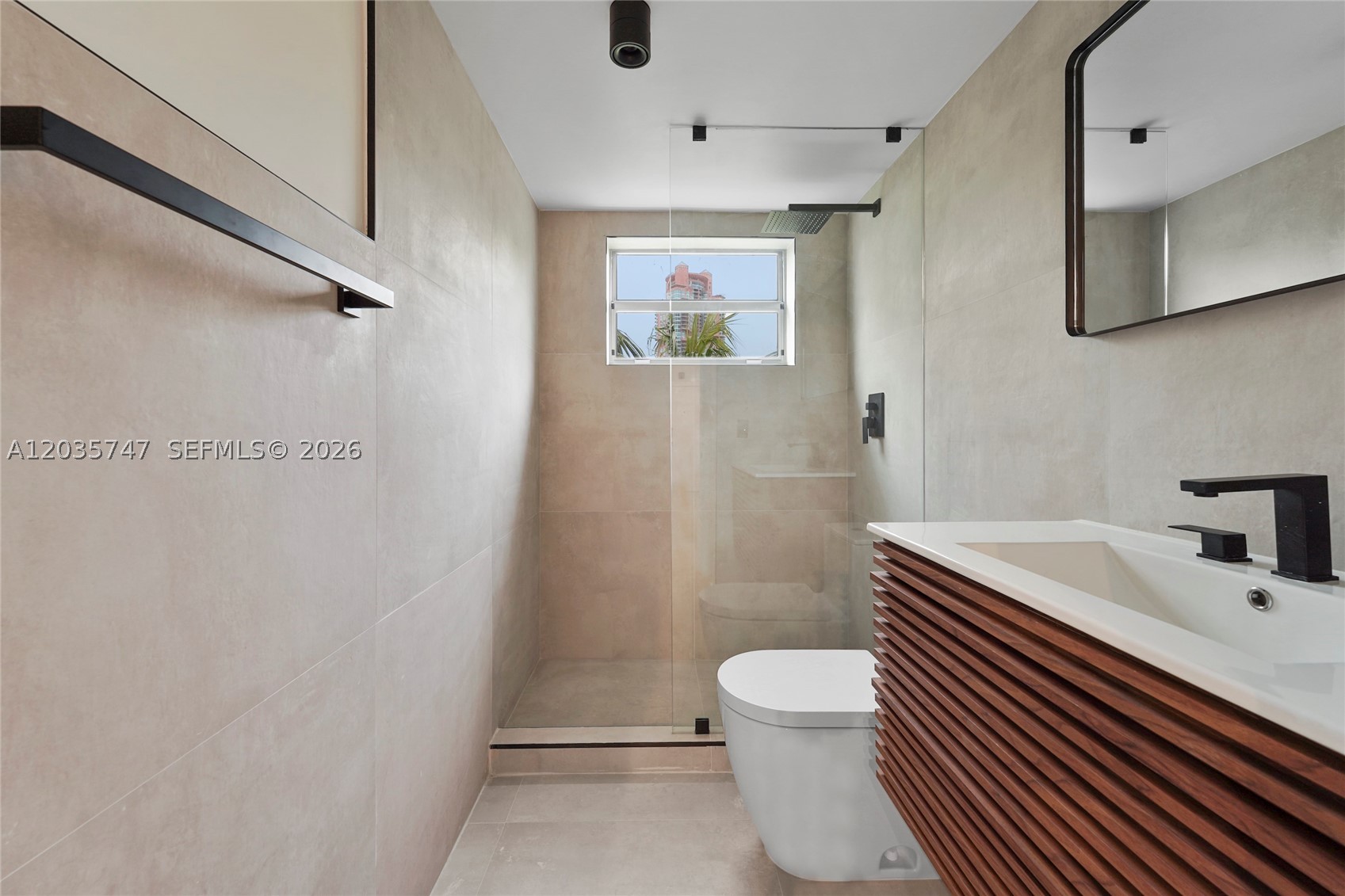 240 Collins Ave 4a Property Photo 9