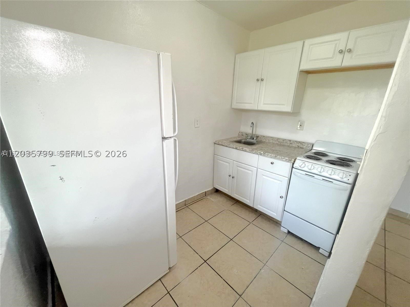420 Nw 10th St 7 Property Photo 2