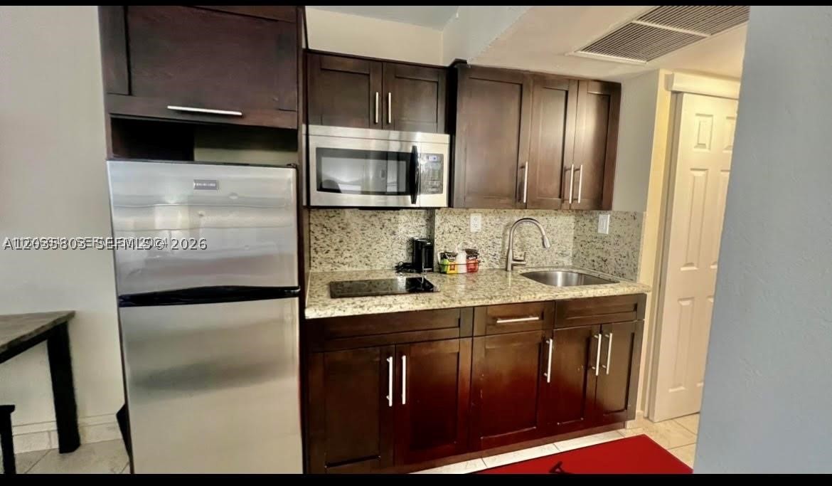 19201 Collins Ave 942 Property Photo 9