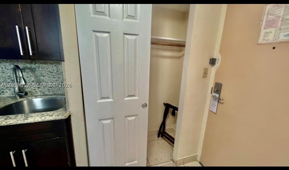 19201 Collins Ave 942 Property Photo 14