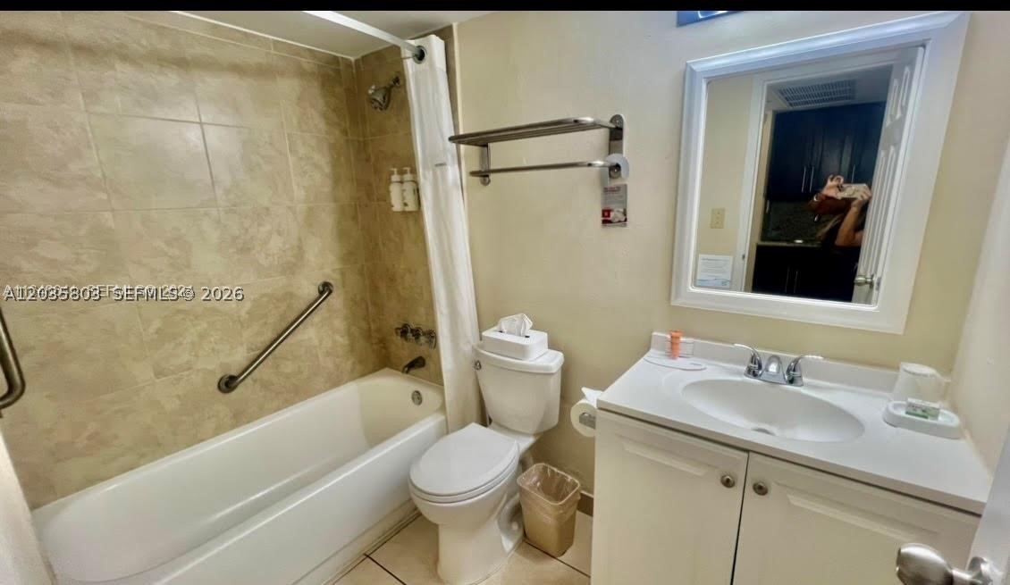 19201 Collins Ave 942 Property Photo 15