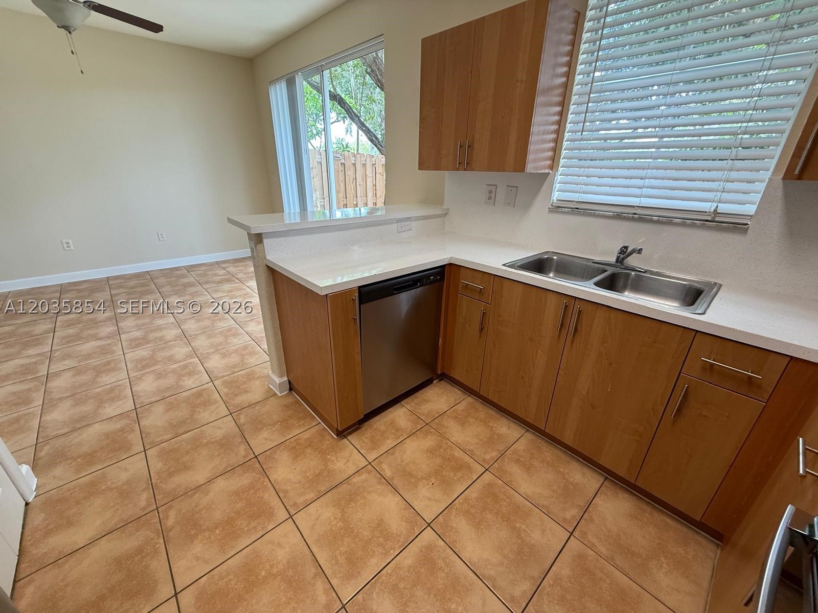 2462 Se 15th Ct Property Photo 8