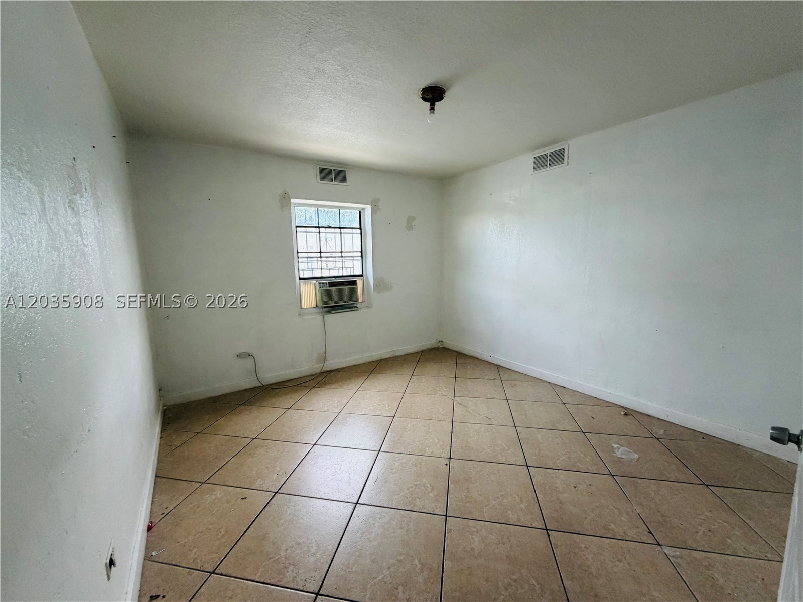 1550 E 10th Ave Property Photo 6