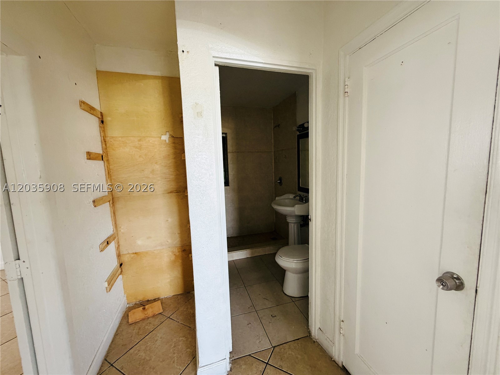 1550 E 10th Ave Property Photo 7