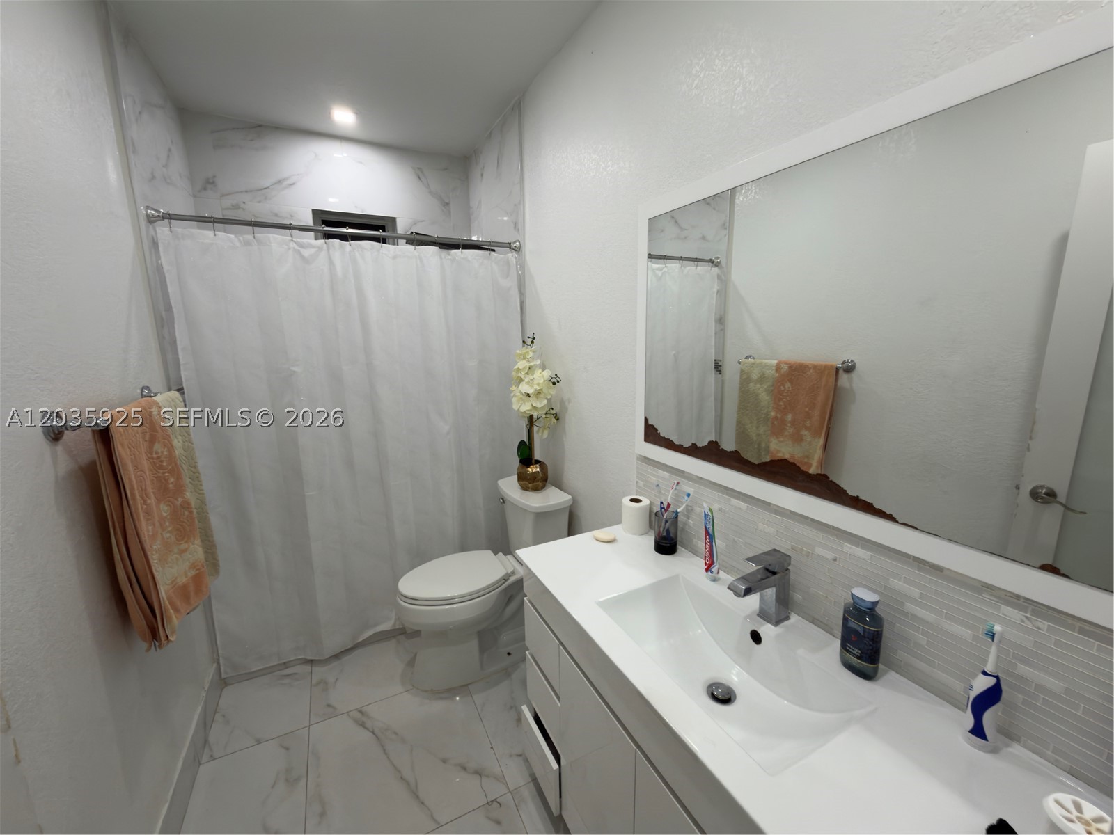 224 E 42nd St Property Photo 30