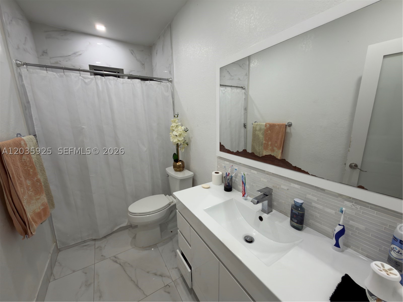 224 E 42nd St Property Photo 31