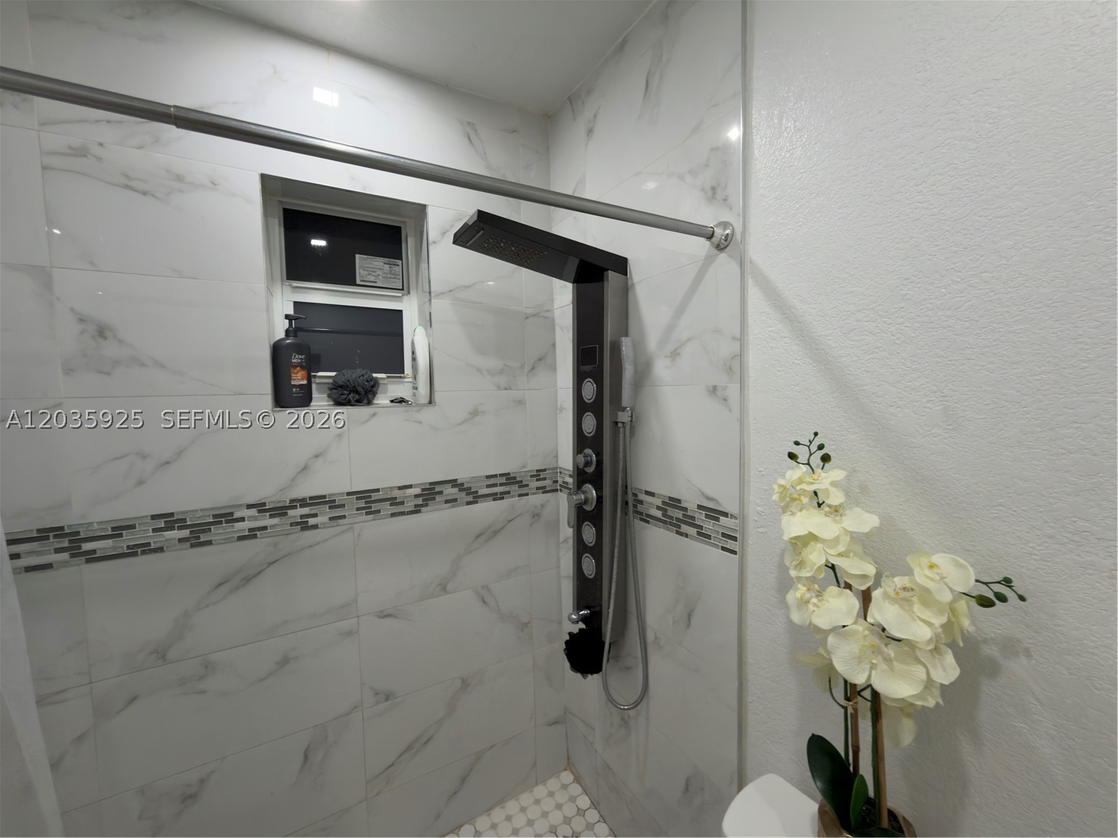 224 E 42nd St Property Photo 32