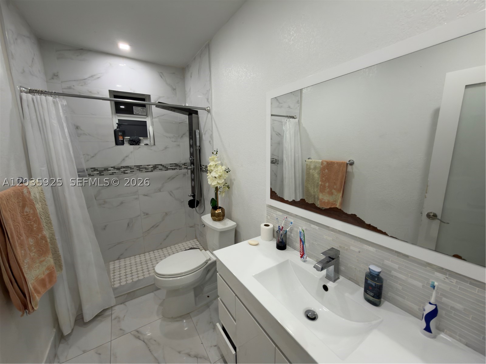 224 E 42nd St Property Photo 33