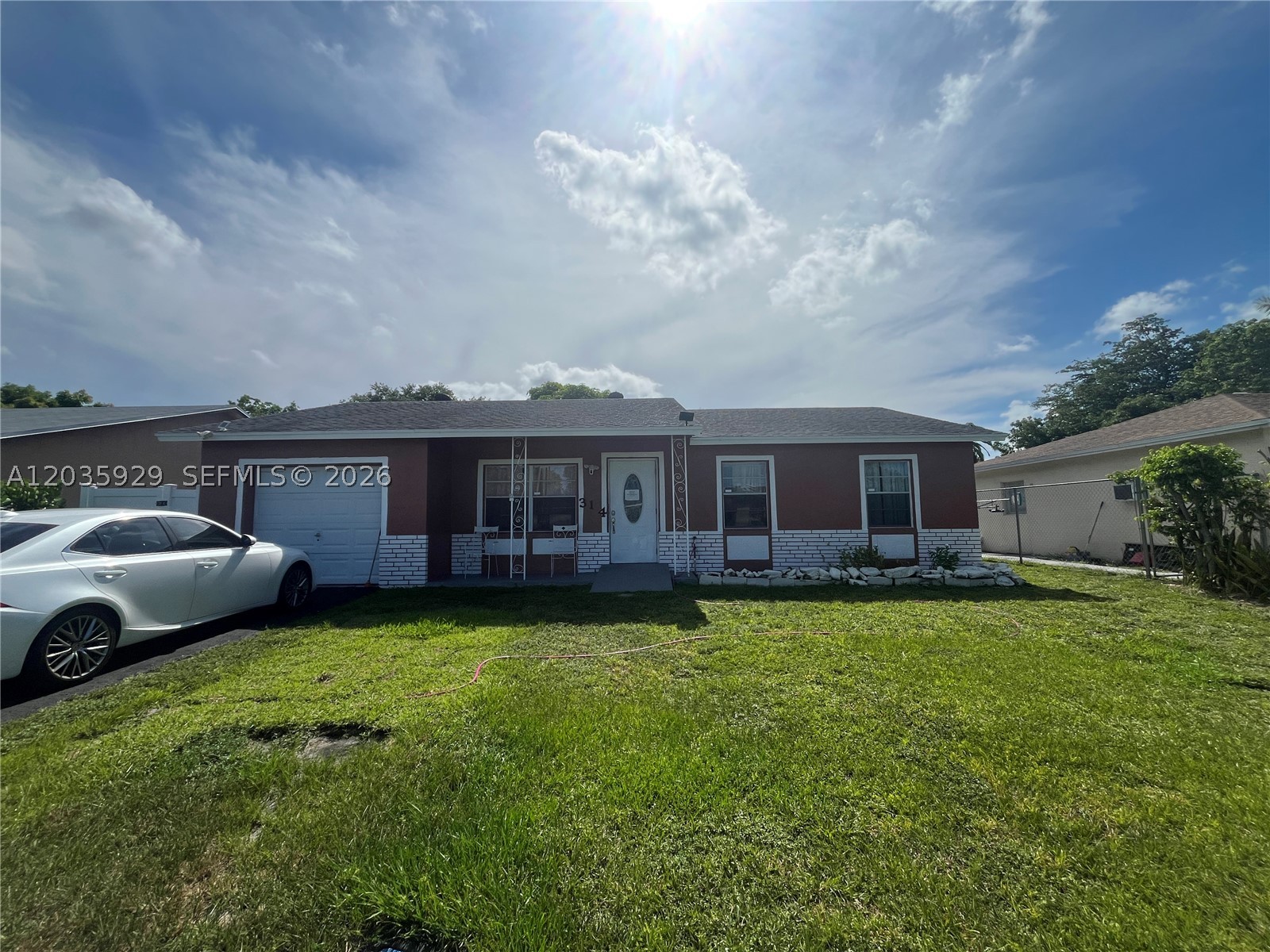 314 SW 79th Way Property Photo 1