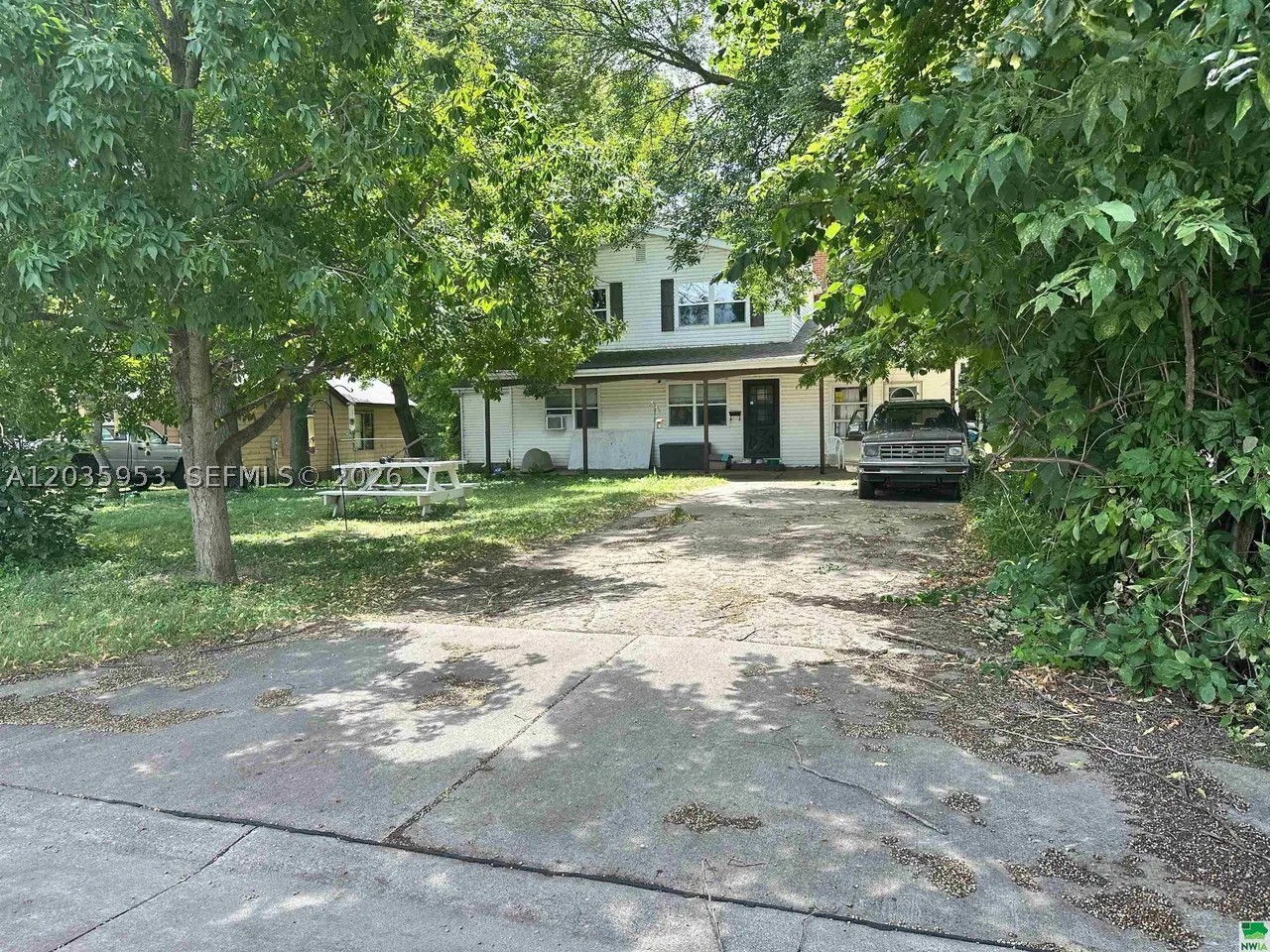35 Hinshaw St