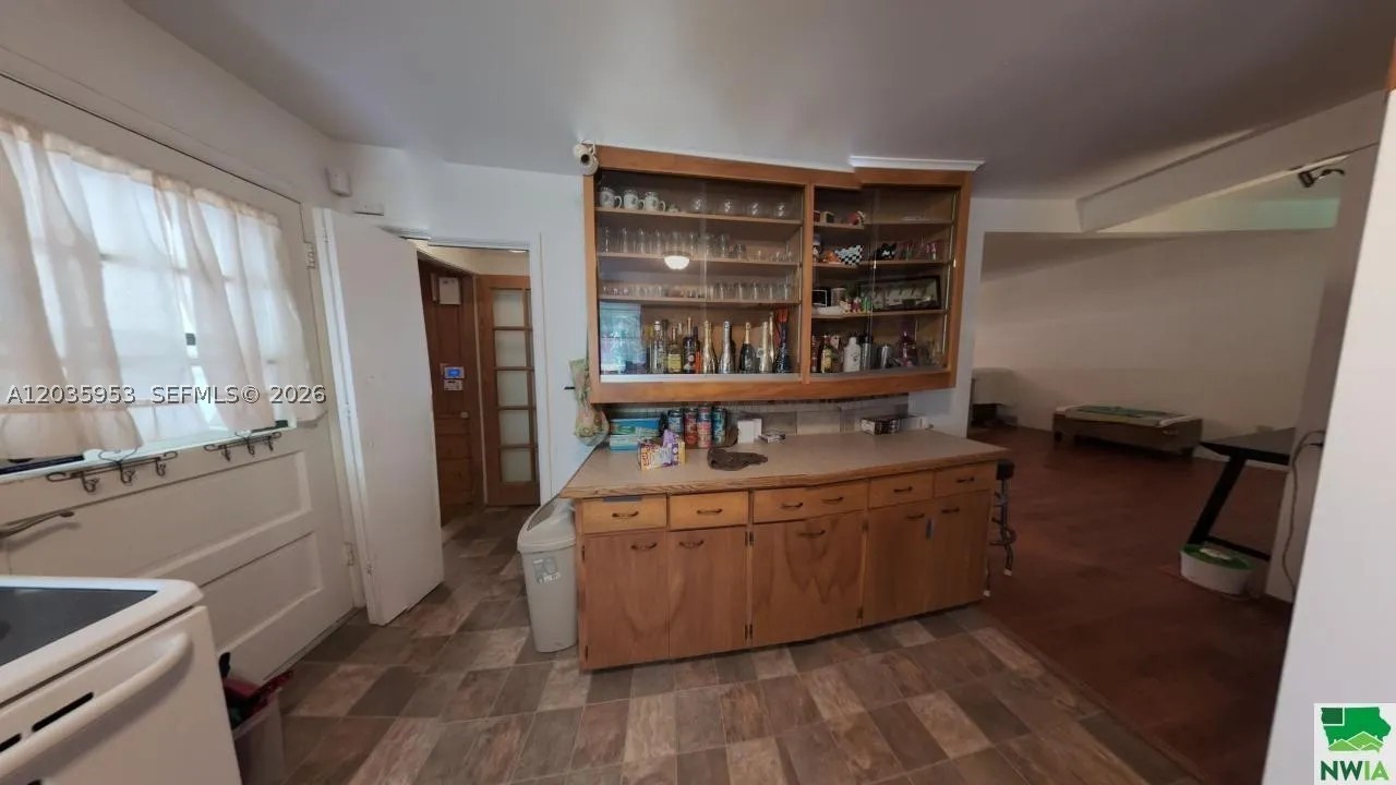 35 Hinshaw St Property Photo 3