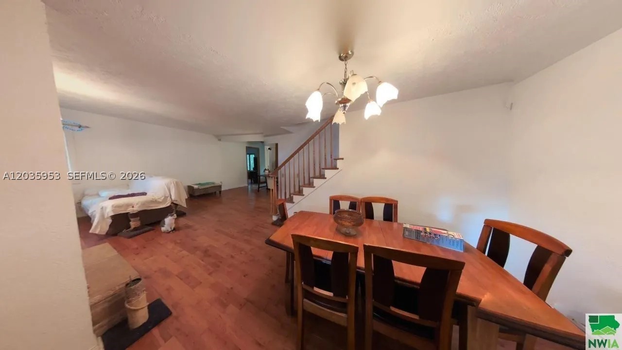 35 Hinshaw St Property Photo 4