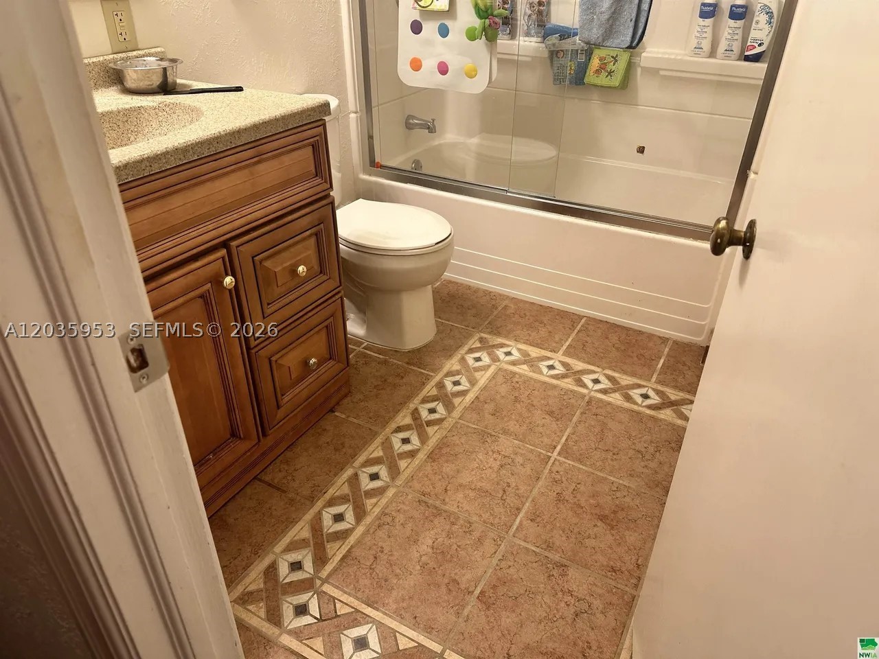 35 Hinshaw St Property Photo 6