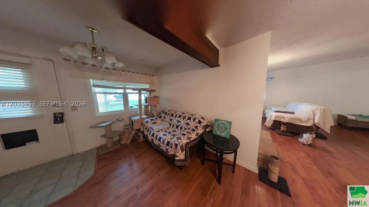 35 Hinshaw St Property Photo 7