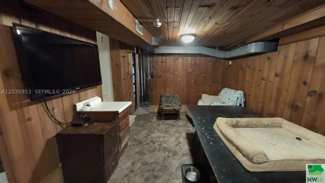 35 Hinshaw St Property Photo 11