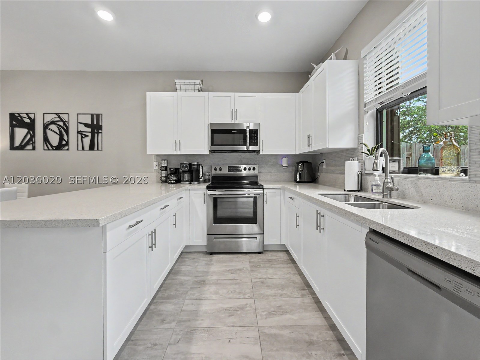 1608 Sw 28th St Property Photo 3