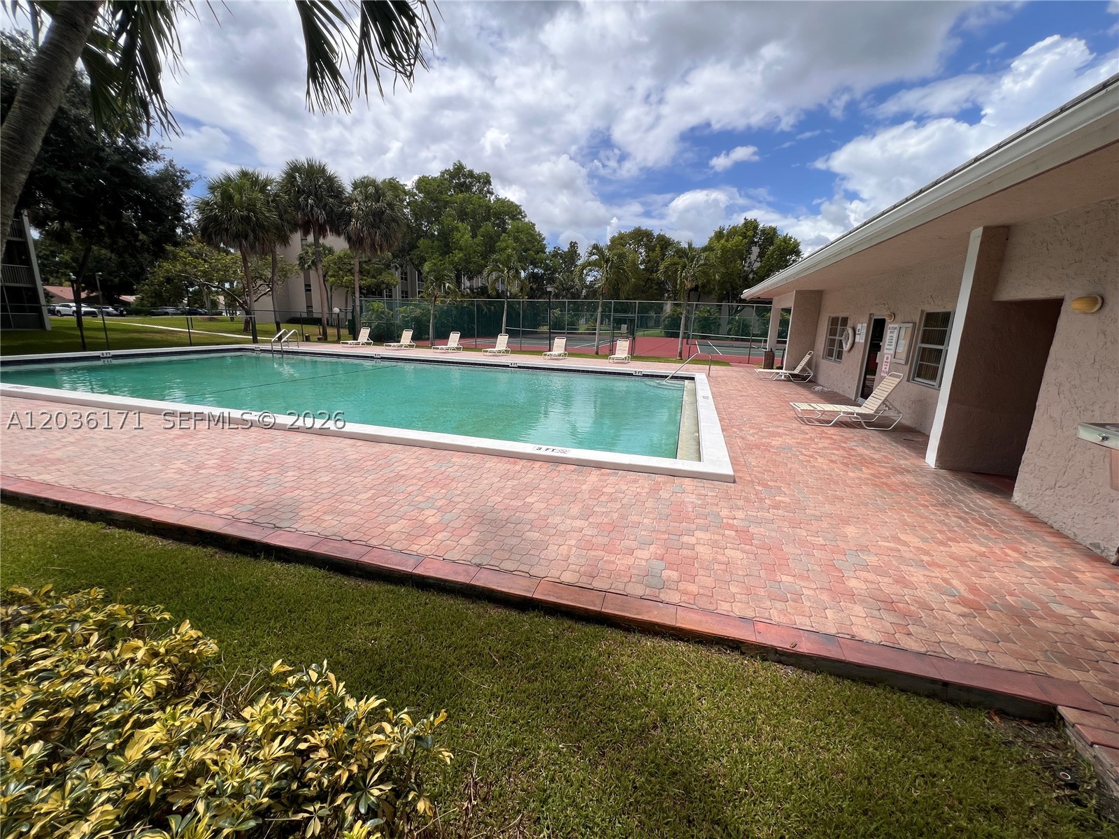 1075 Riverside Dr 505 Property Photo 3
