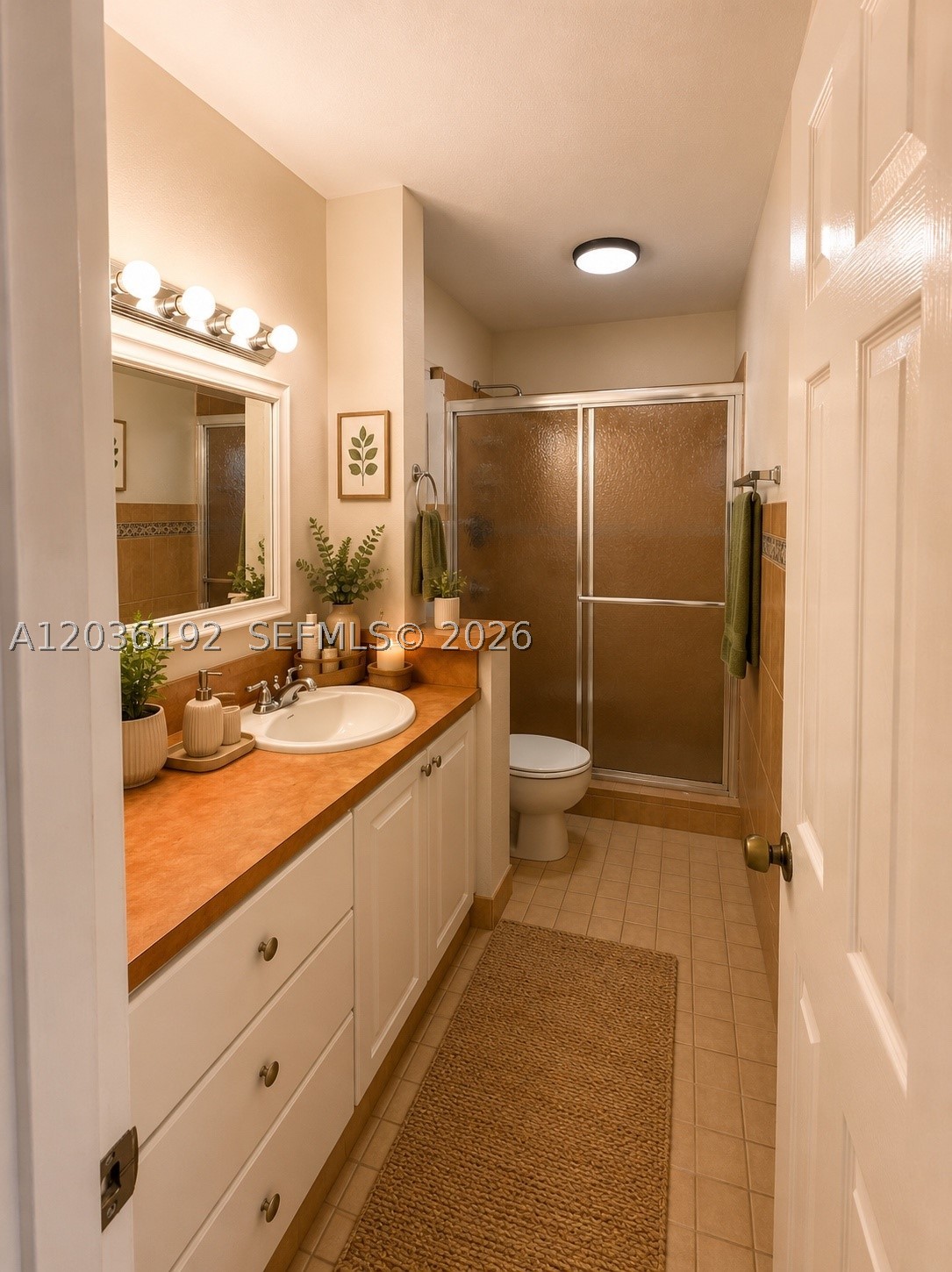 380 W 45th St Property Photo 8