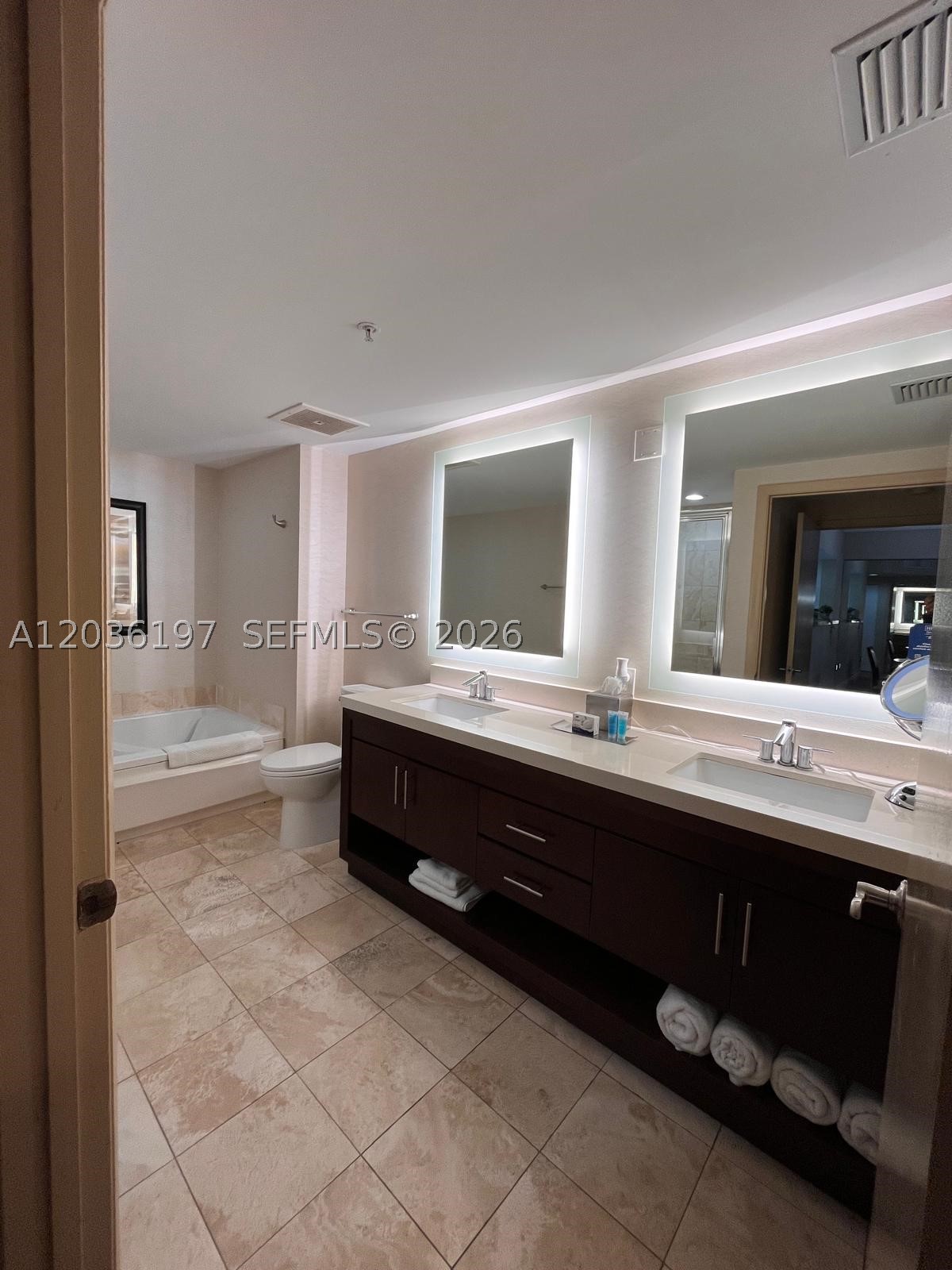 17375 Collins Ave 905 Property Photo 10